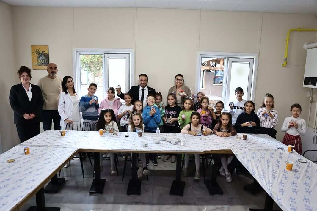 Kapaklı’da çocuklar hayallerini mumlarla aydınlattı
