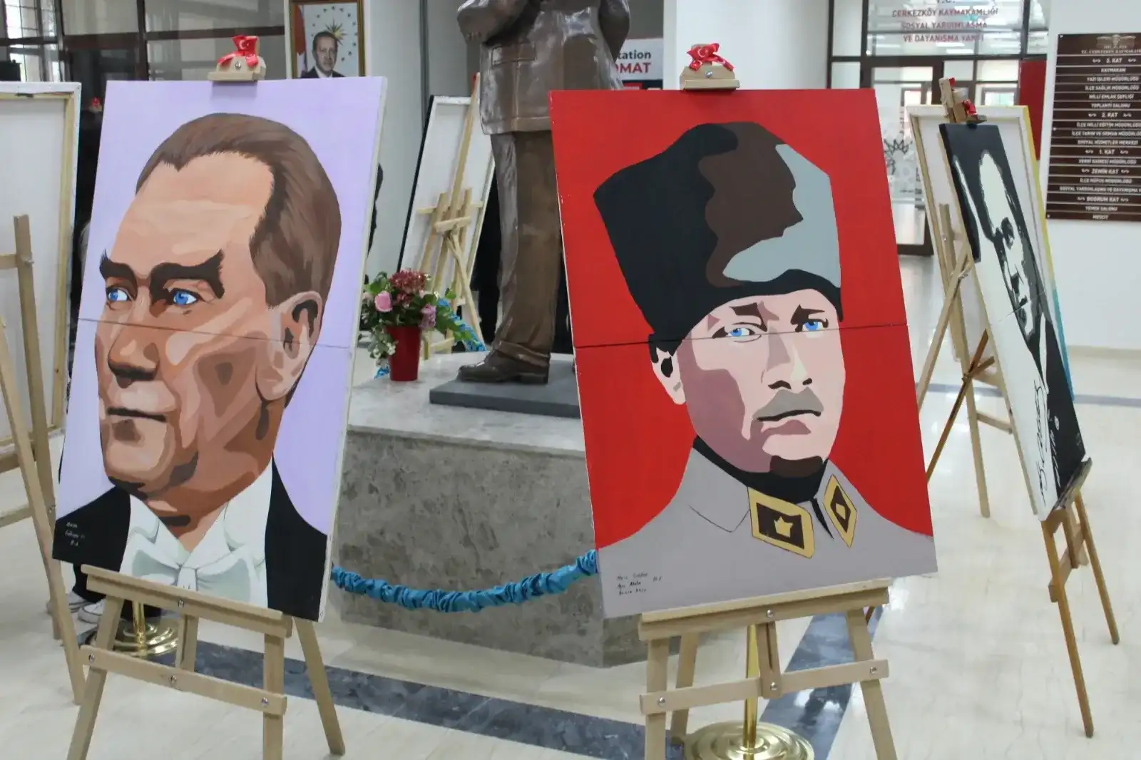 “Cumhuriyet” temalı resim sergisi ziyarete açıldı