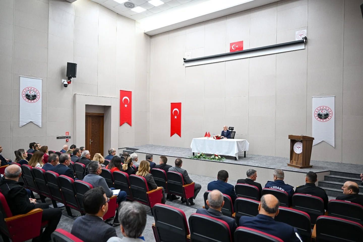 “Kamu hizmetlerinin yürütülmesinde şeffaflık ve hesap verebilirlik temel ilke”