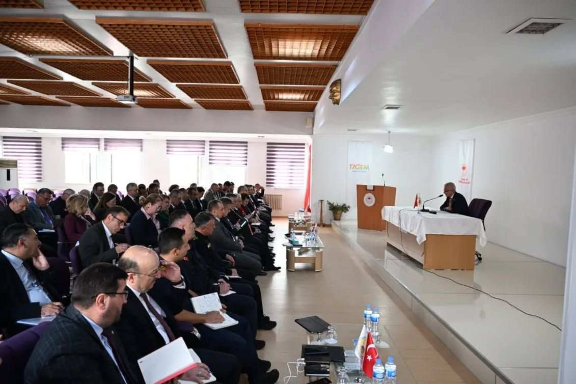 Vali Turan, kurum müdürleriyle toplantıda bir araya geldi