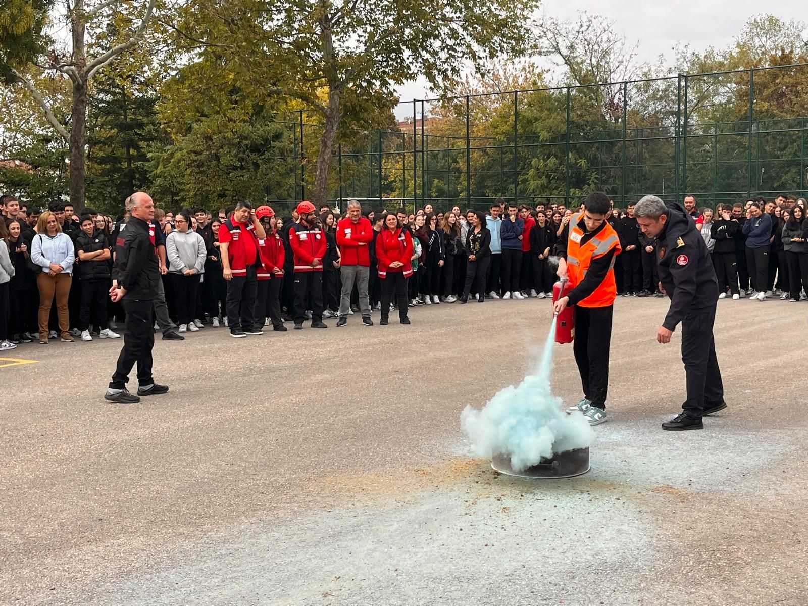 Okullarda deprem ve yangın tatbikatı