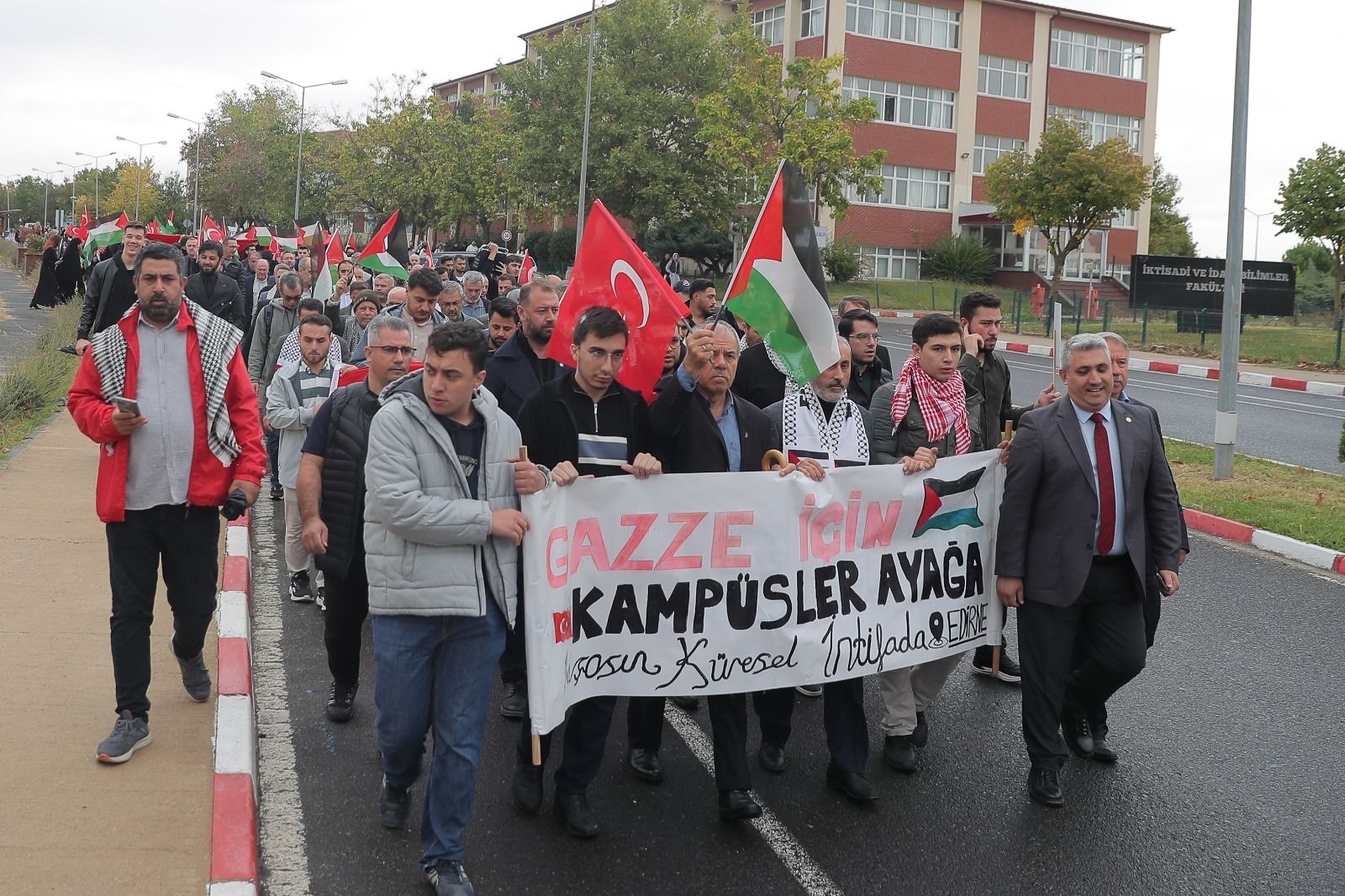 ‘Gazze İçin Umut, İnsanlık İçin Onur’ yürüyüşü düzenlendi