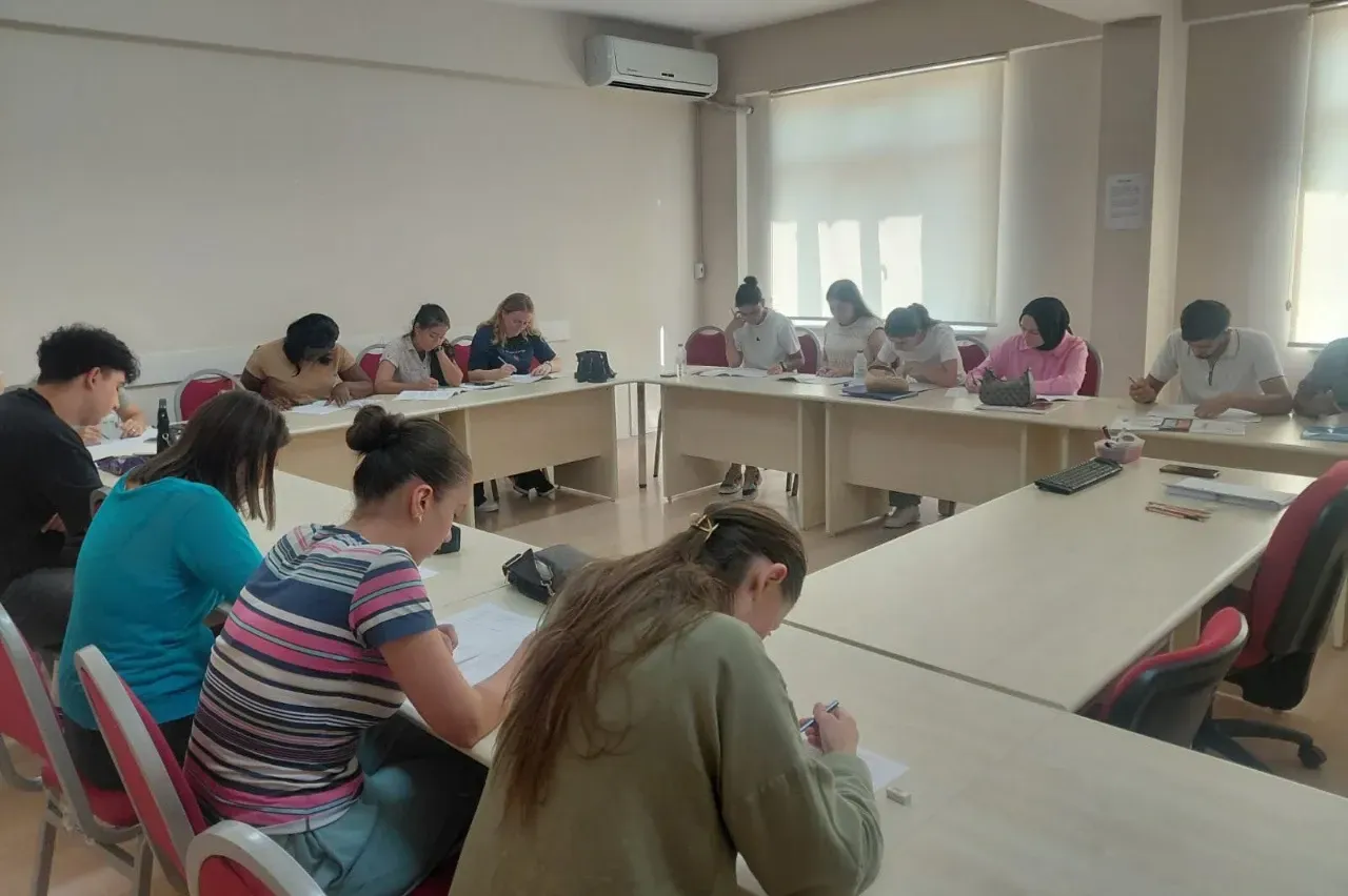 Uluslararası öğrenciler için yeterlilik sınavı yapıldı