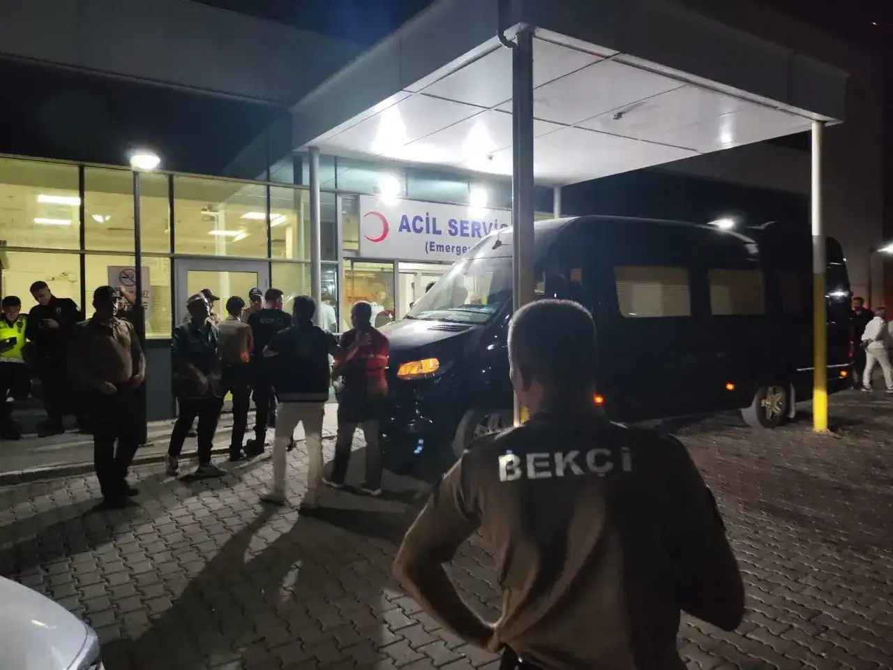 Hayrabolu’da sahne alan ünlü sanatçı Çakal’a silahlı saldırı