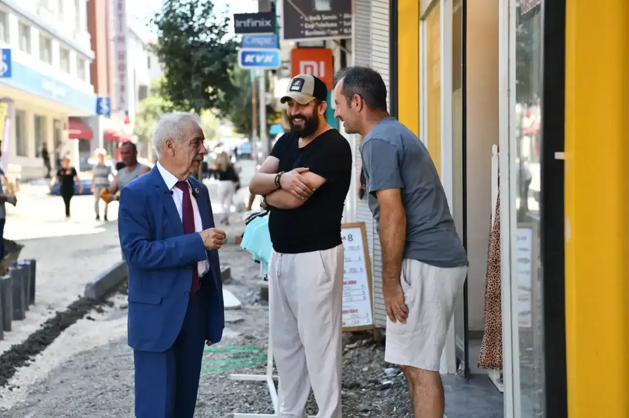 İsmet İnönü Caddesi’nde çalışmalar devam ediyor