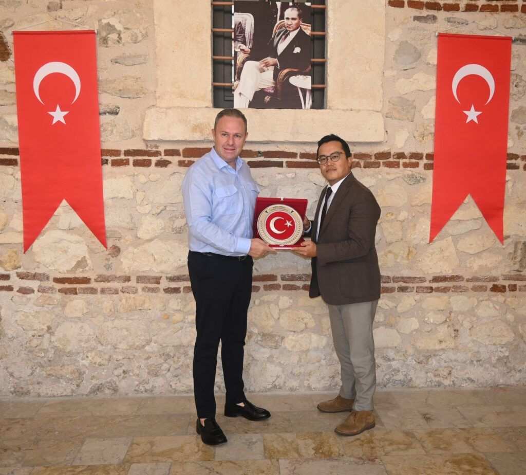 Başkan Ilık, Hindistan İstanbul Başkonsolosu Mijito Vinito’yu ağırladı