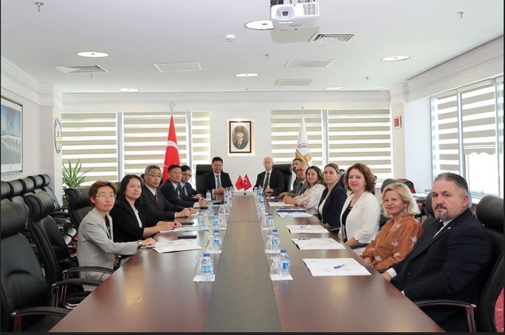 Hatipler, Çin’den gelen heyeti ağırladı