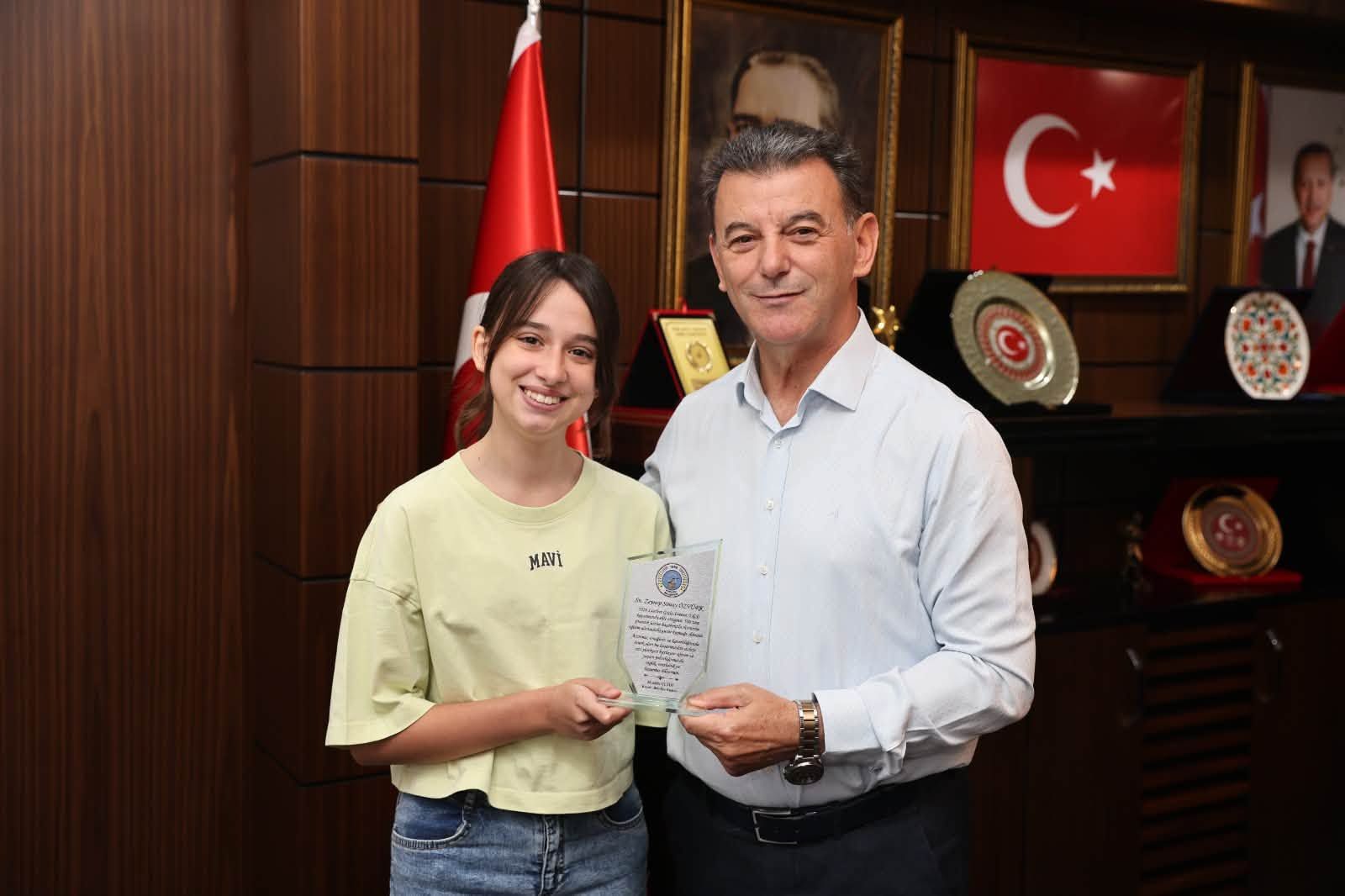 Kapaklı'nın gururu Zeynep Simay, Başkan Çetin'in konuğu oldu