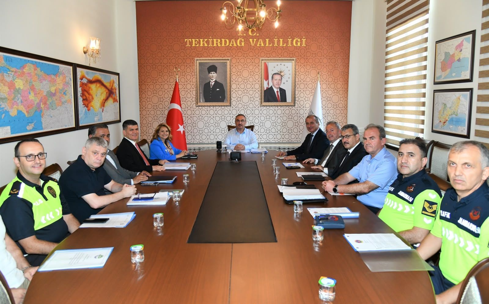 Velimeşe için masaya oturdular