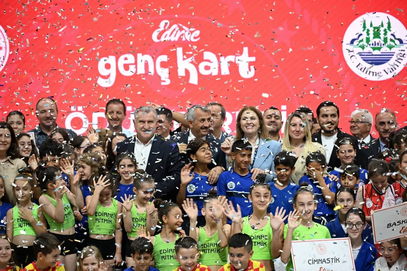 Edirne Genç Kart sahibi çocuklara ödülleri verildi